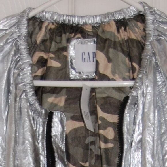 NWT GAP Women Size M, Metallic Parachute Lightweight Parka, Silver - Picture 9 of 11